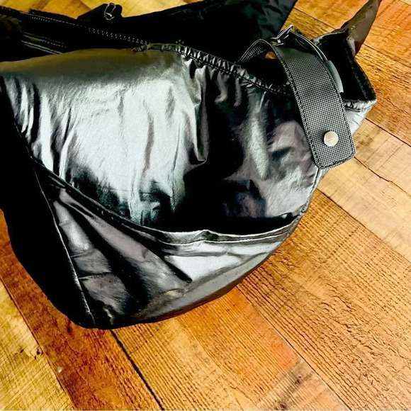 Nike Victory Gym Duffle Tote Workout Bag - Picture 10 of 13